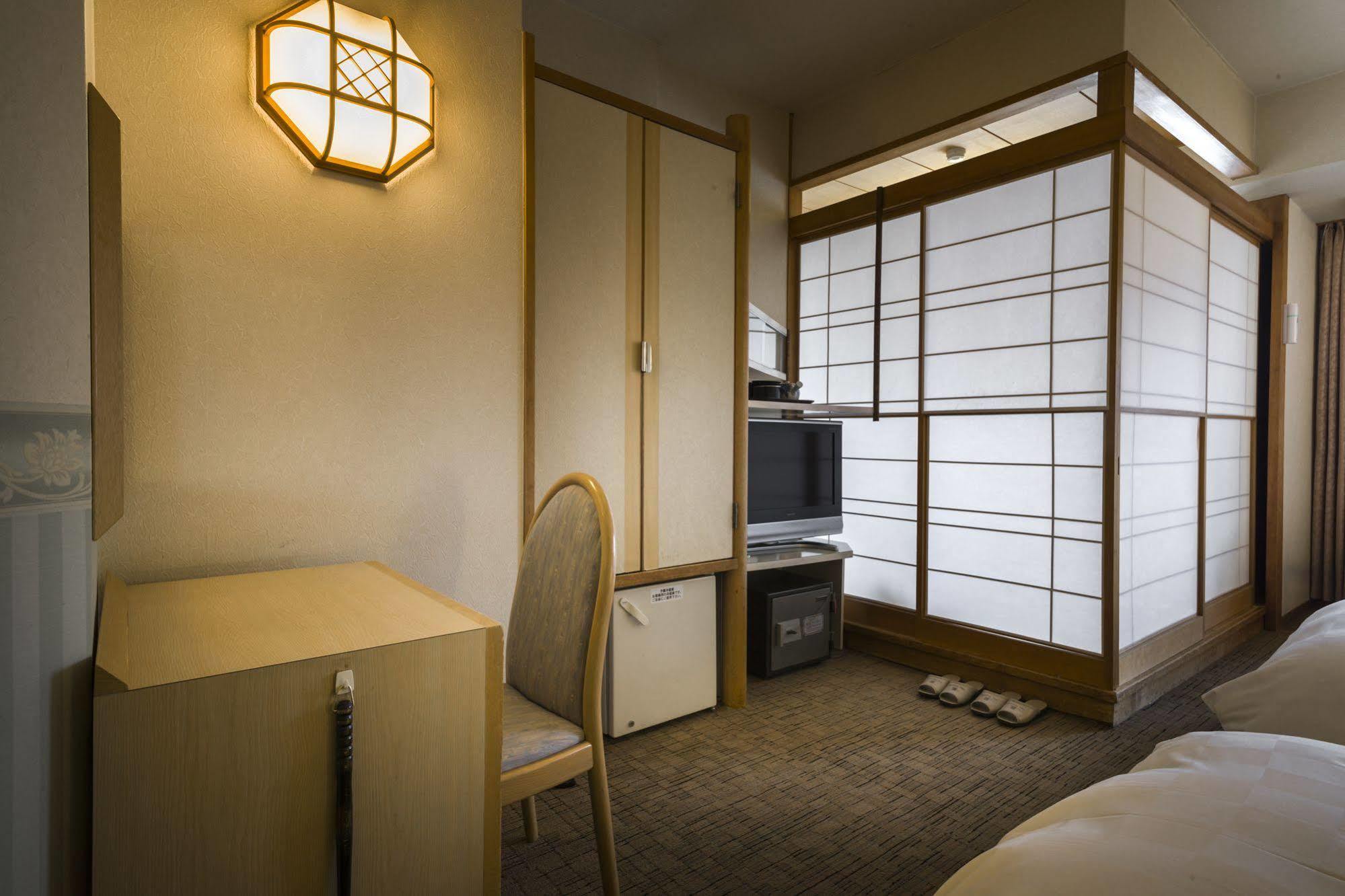 Hotel Kaneyamaen Fujiyoshida Bagian luar foto