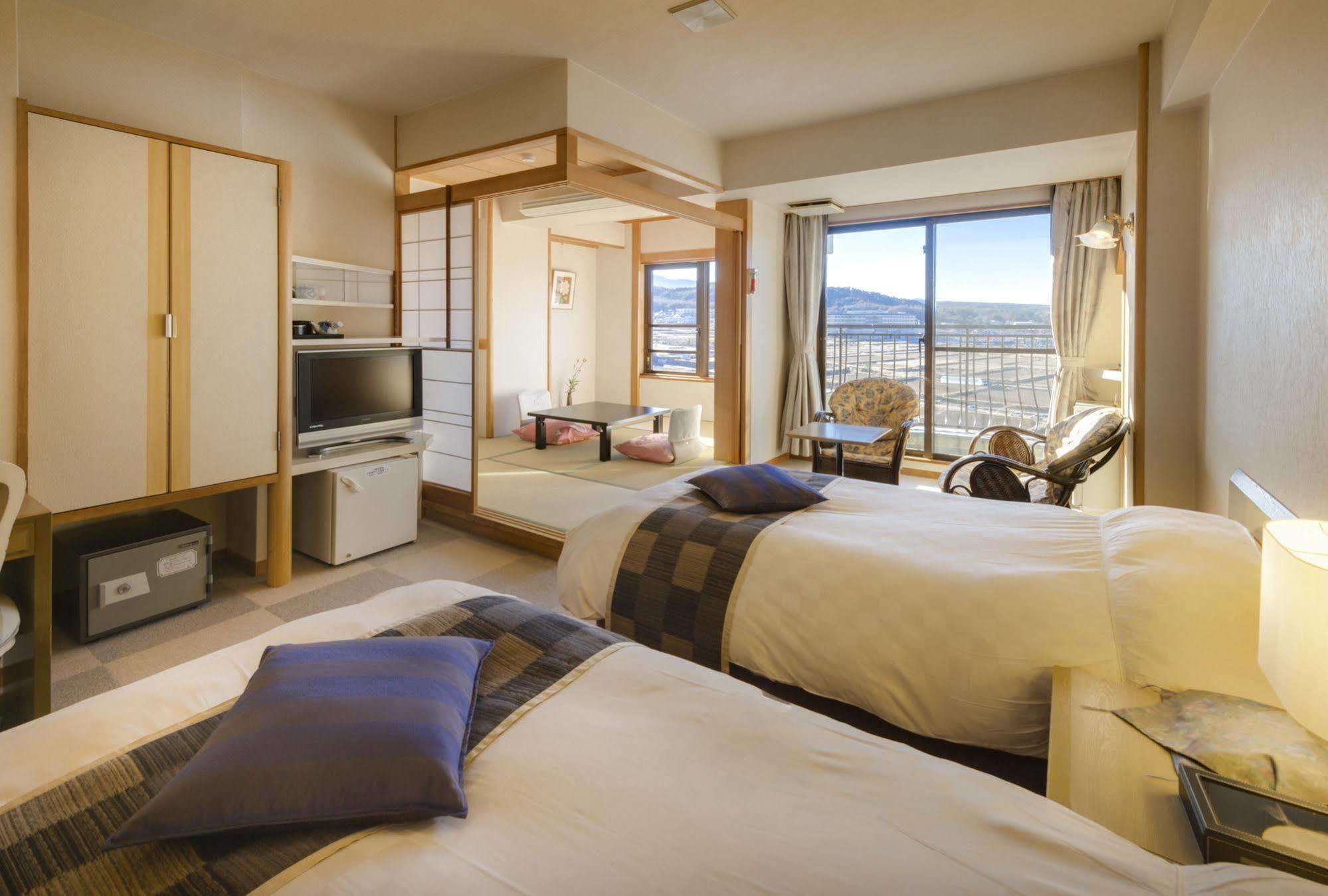 Hotel Kaneyamaen Fujiyoshida Bagian luar foto