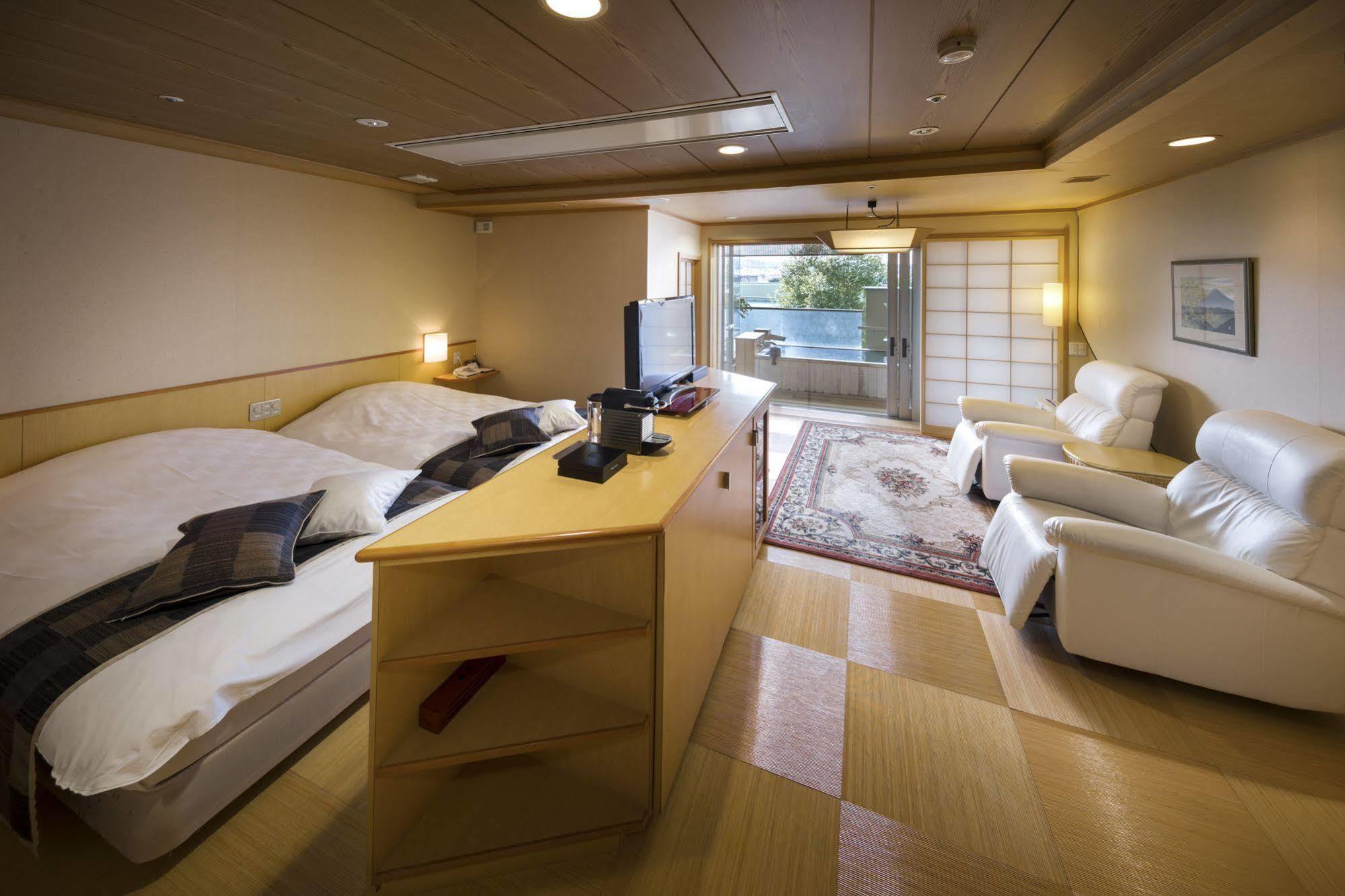 Hotel Kaneyamaen Fujiyoshida Bagian luar foto